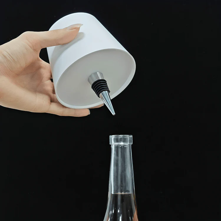 TILLFÄLLIGT 50% RABATT | IllumiFlask™ | Trådlös flasklampa